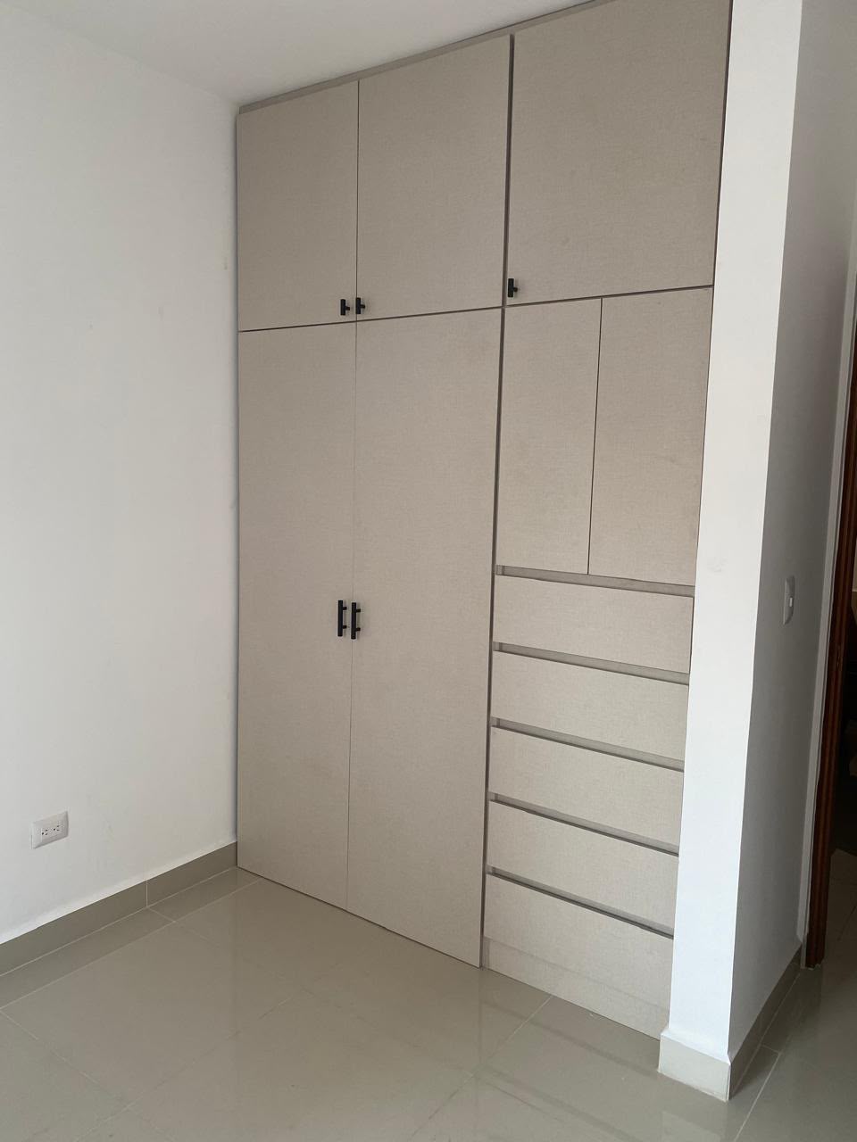 Closet terminado por Lux Interiores
